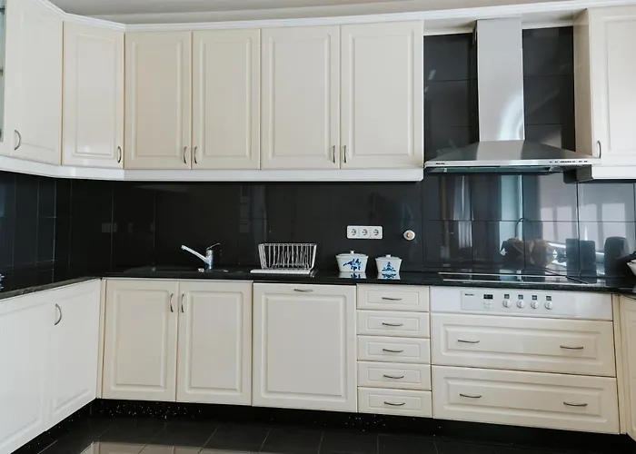 Regina Beach - With Private Pool *