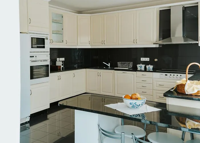 Regina Beach - With Private Pool *